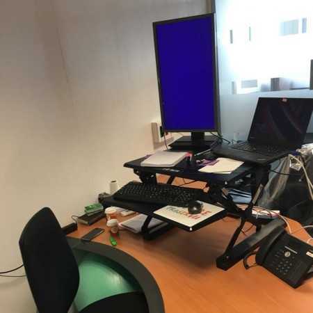 Station de travail assis debout L-E-VATE L-E-VATE