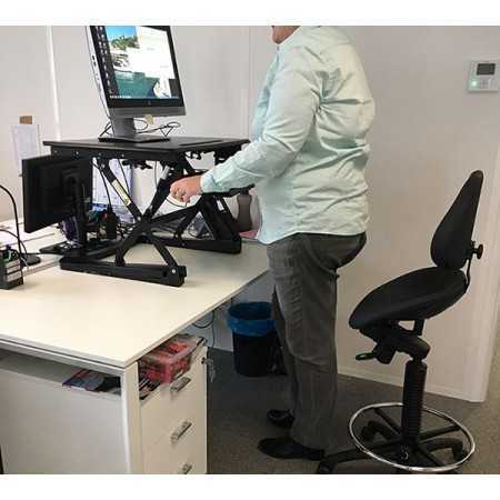 Station de travail assis debout L-E-VATE L-E-VATE